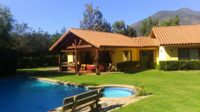  Casa Olmue. Parcela privada en Olmue con piscina  Ольмуэ